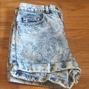 Size 28 Distressed American Apparel shorts!